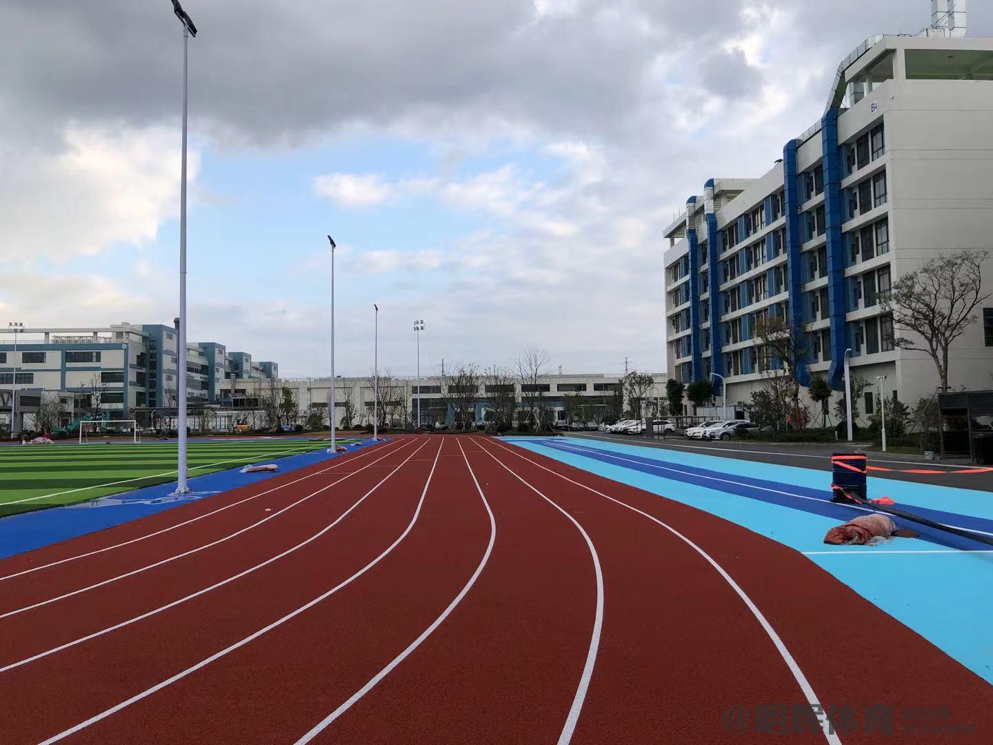 加查透气型塑胶跑道的价格是多少