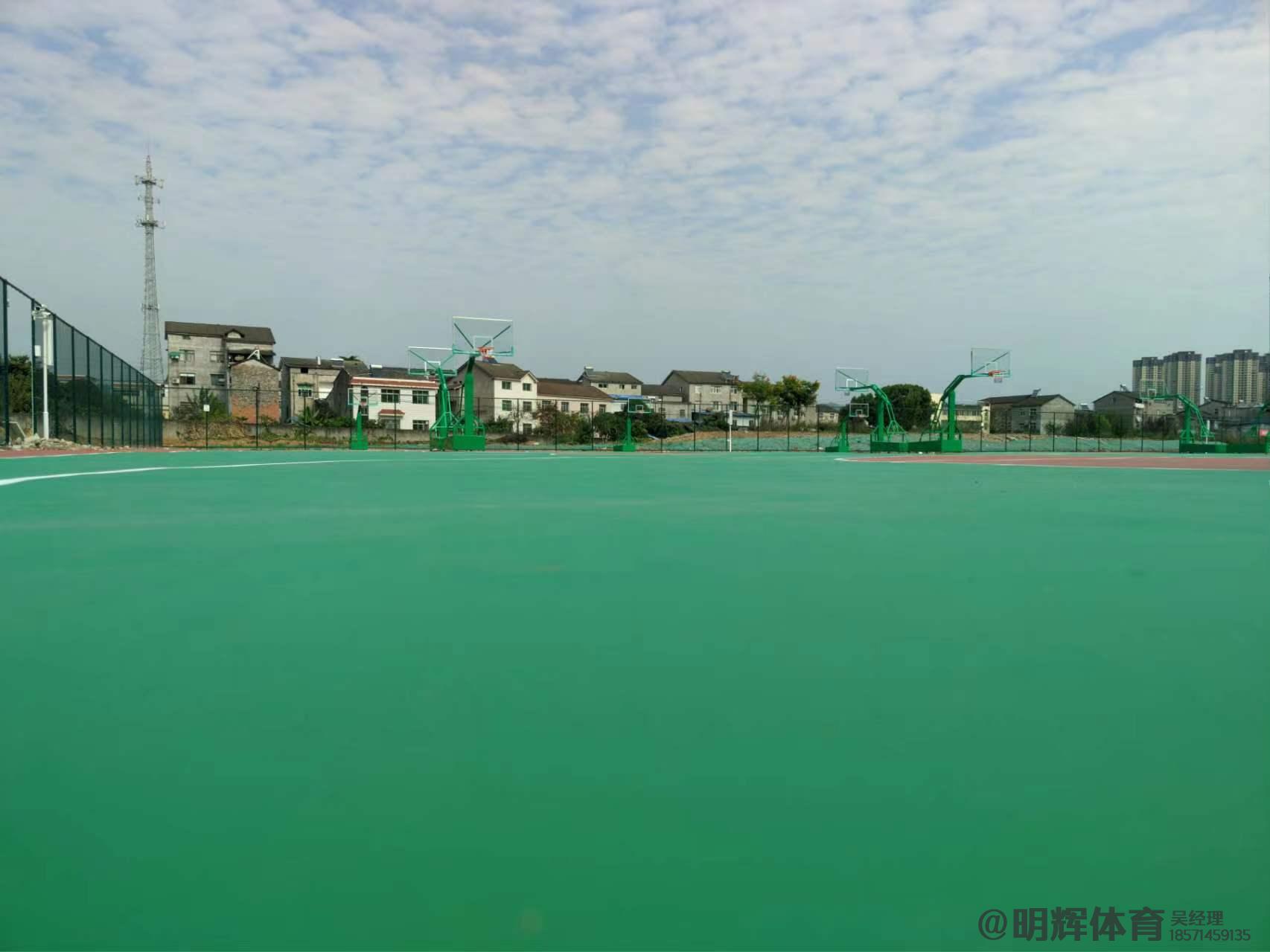 加查硬地丙烯酸球场的优缺点